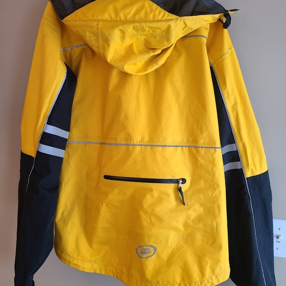 High vis  Gore-tex performance jacket. - Picture 3 of 10